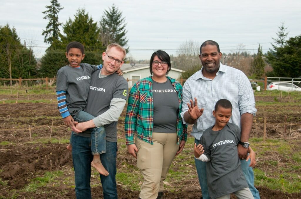 Forterra volunteers and Tukwila Councilmember Quinn.