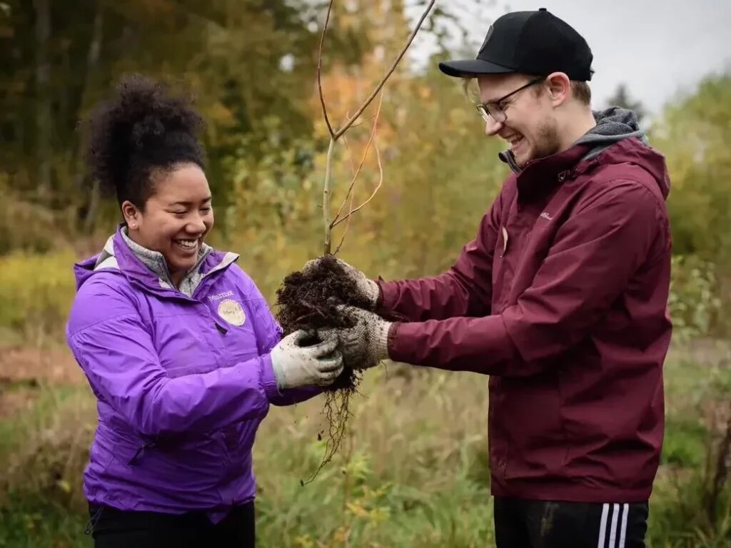 Green City Partnership Volunteer Planting