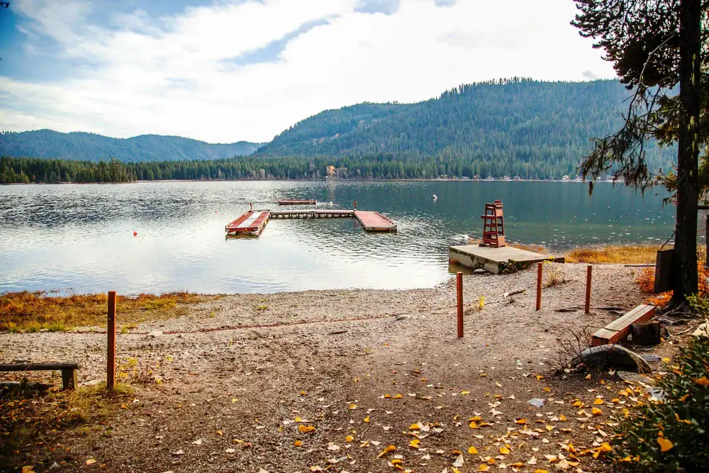 A picture of lake Wenatchee.